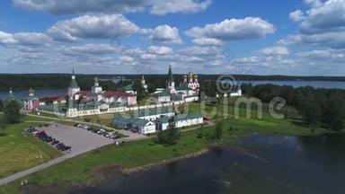 查看瓦尔达伊斯基艾弗斯基博戈罗迪茨基斯维亚托艾泽斯基修道院空中视频.. 瓦尔代